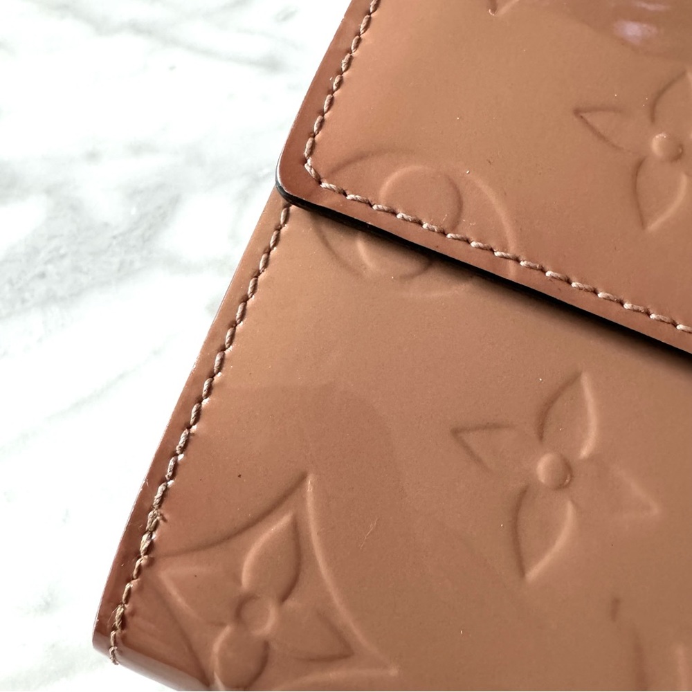 💕 LOUIS VUITTON Authentic Neutral Pale Pink Patent Leather Wallet. - Picture 5 of 12